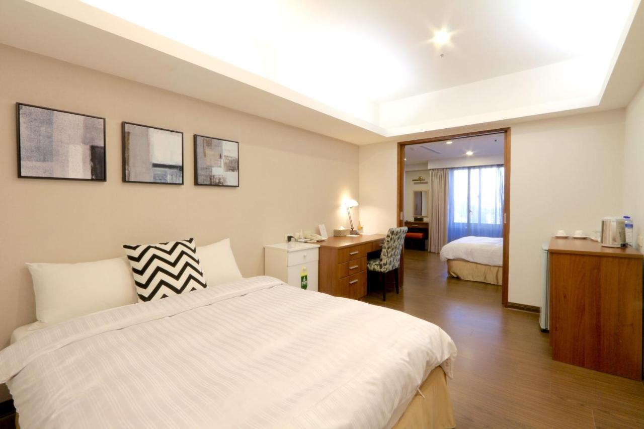 Superior Quadruple Room with City View