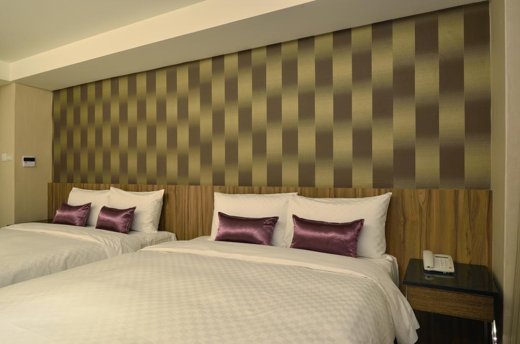 Family Room,114702293:JPEG