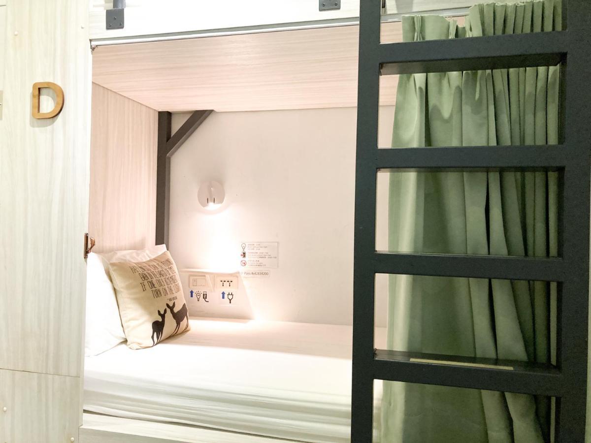 Cama en habitación compartida femenina de 6 camas