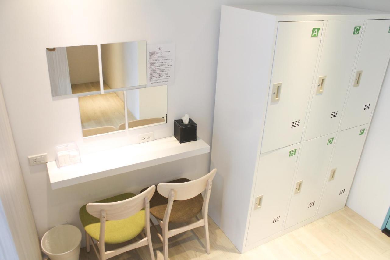 Cama en habitación femenina compartida de 4 camas