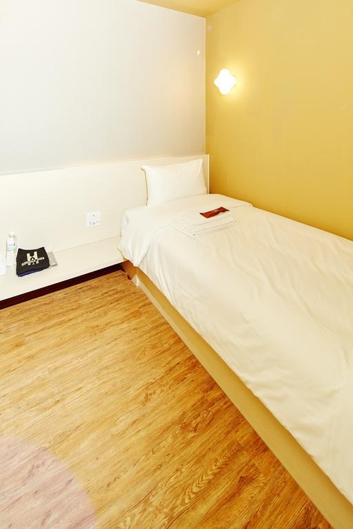 Single Room Private Bathroom Male Only
