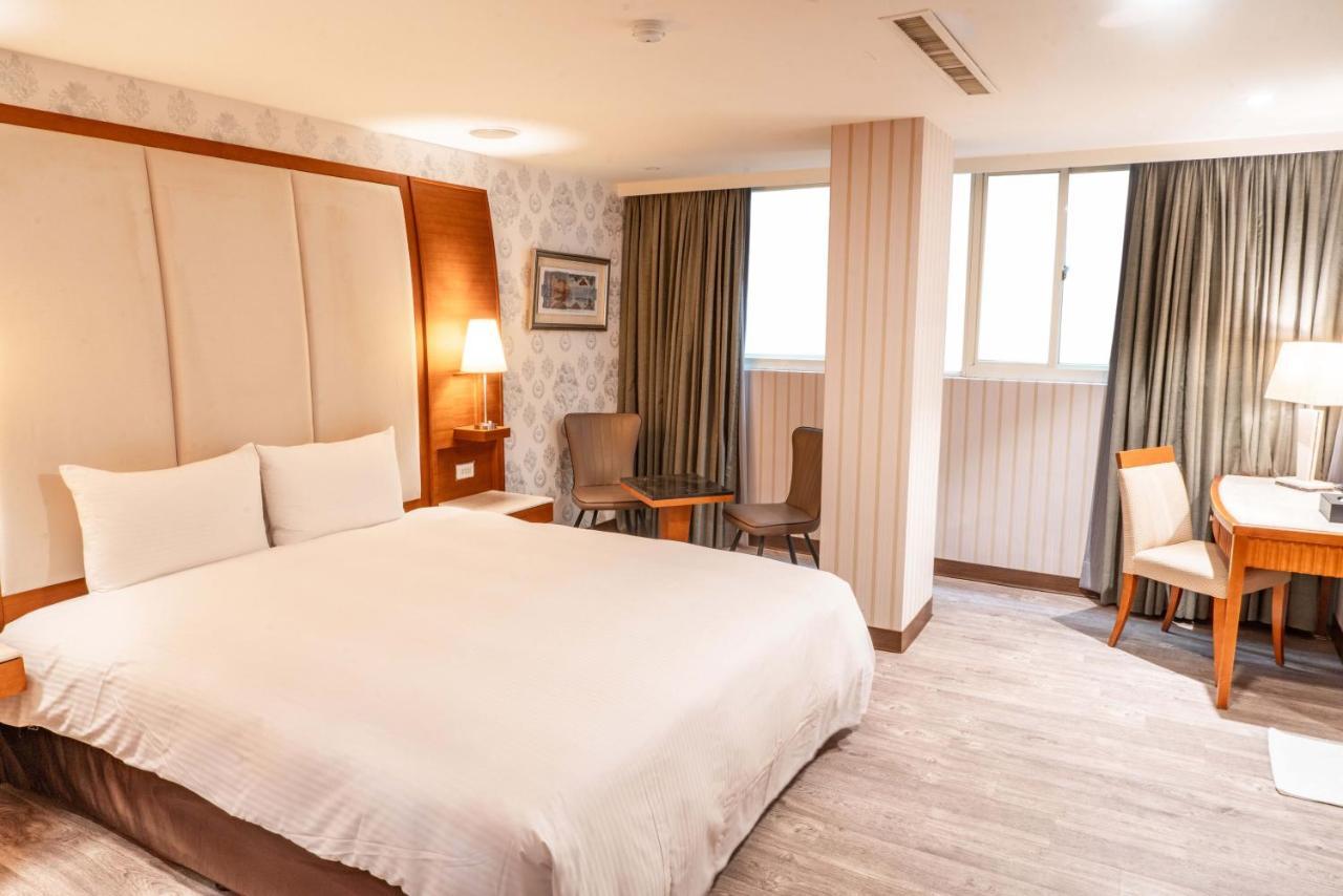 Deluxe Queen Room