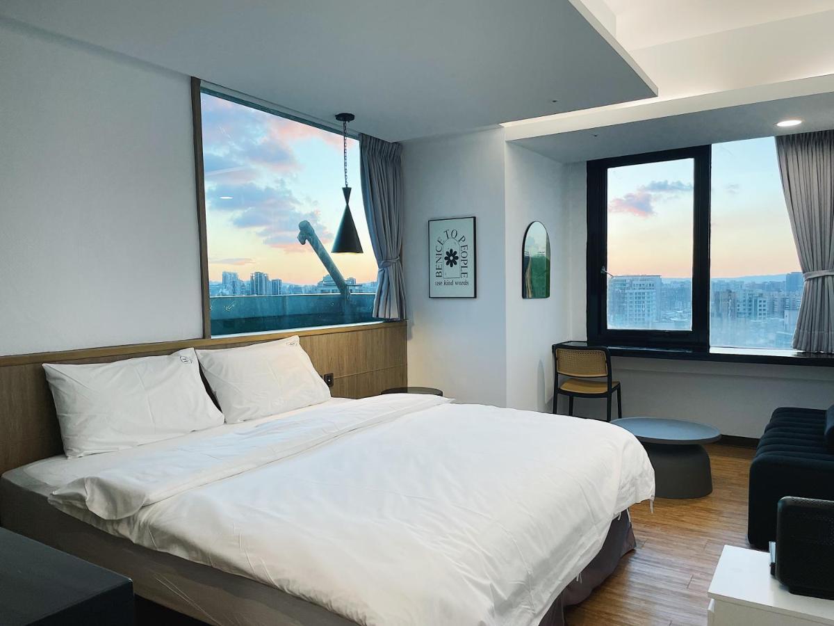 Deluxe Double Room with Taipei 101 View