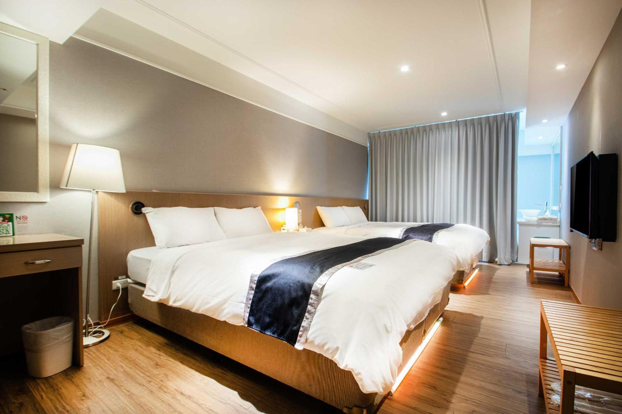 Classic Quadruple Room