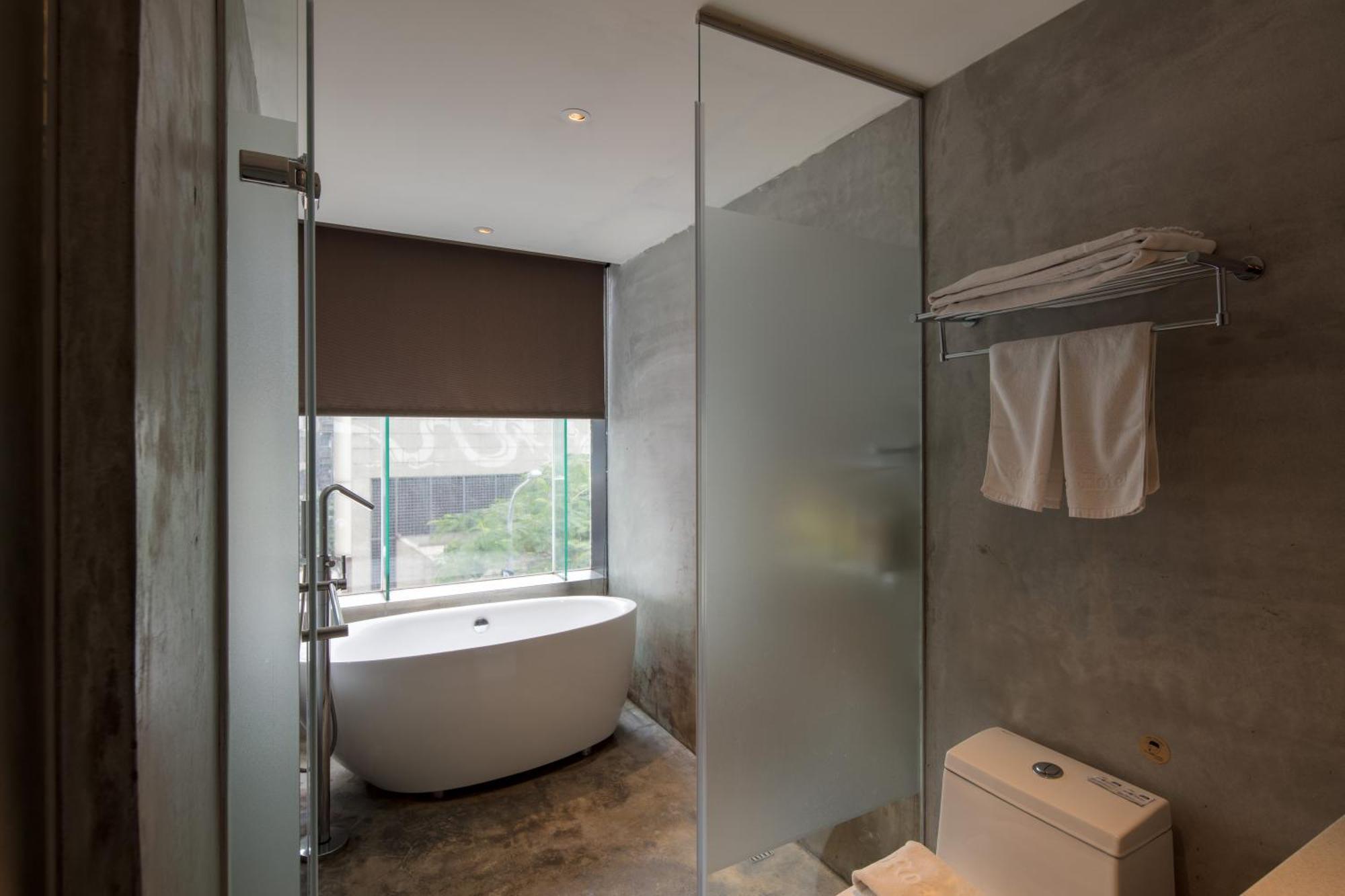 Executive Double Room Bath