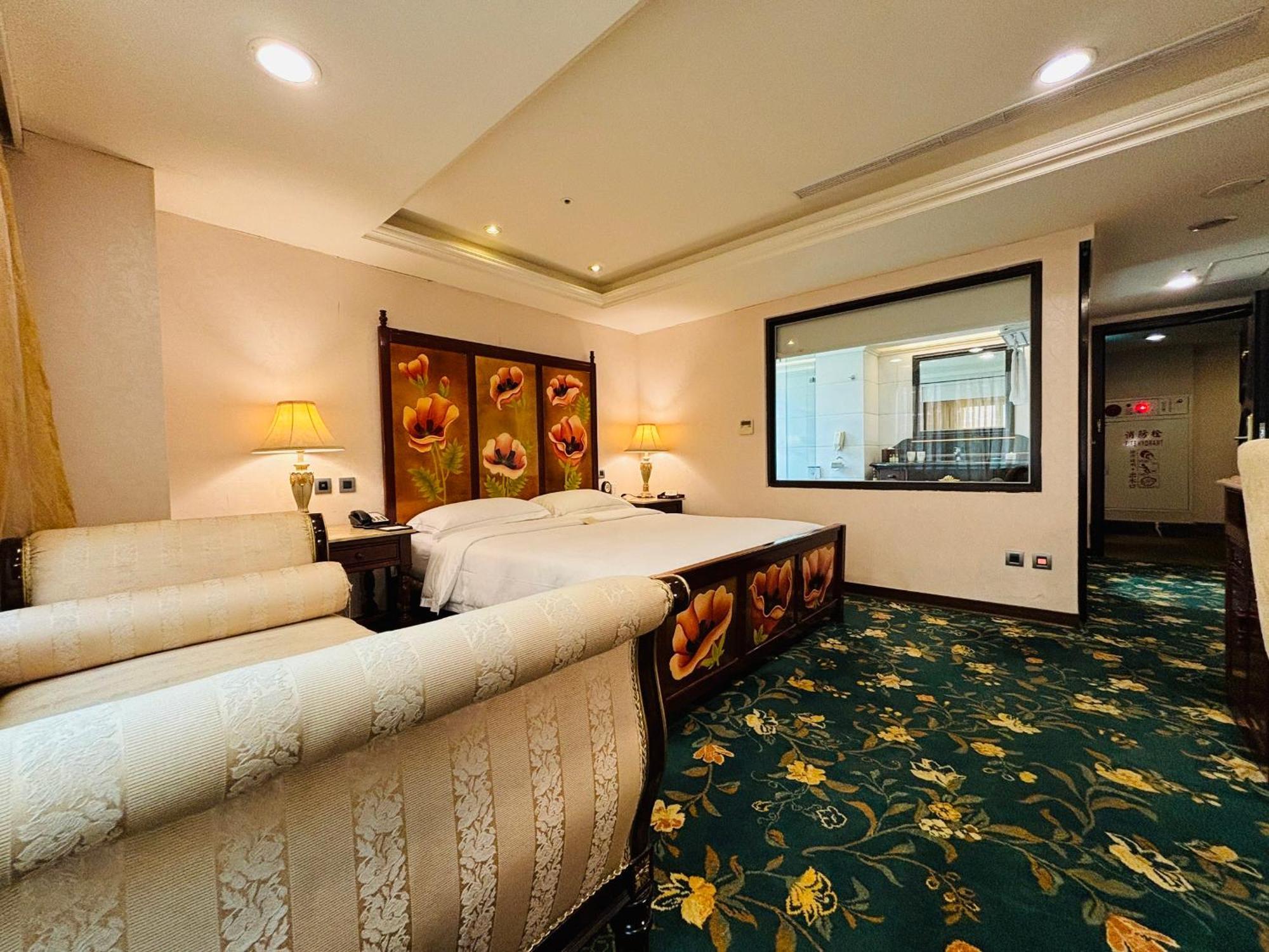 Executive Queen Room,1567012904:JPEG