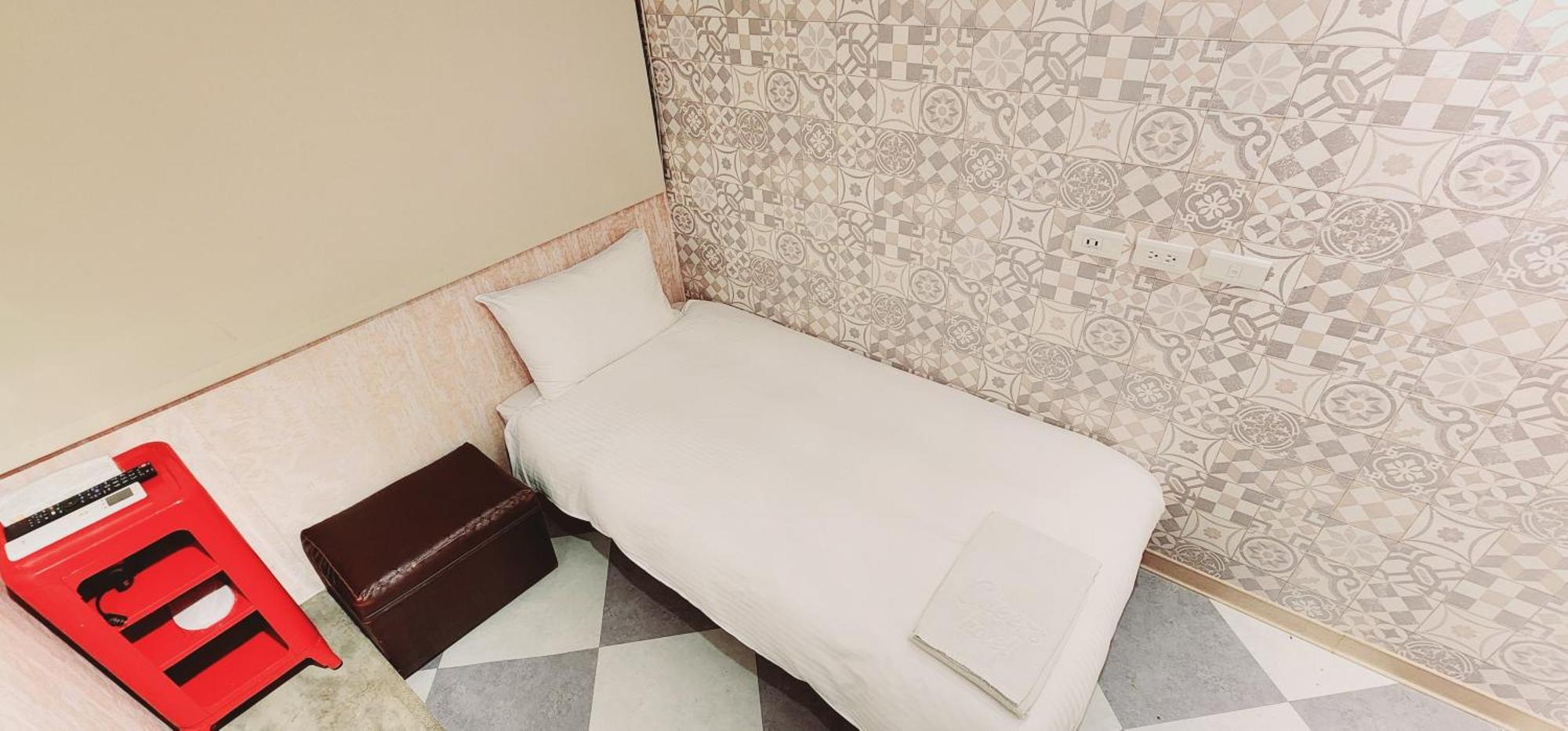 Budget Single Room - No Window,1584646009:JPEG