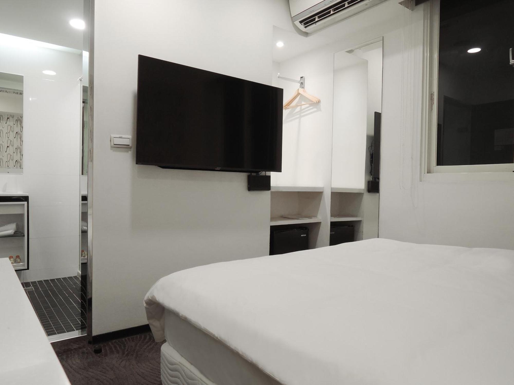 Standard Double Room - No Window,1586115173:JPEG