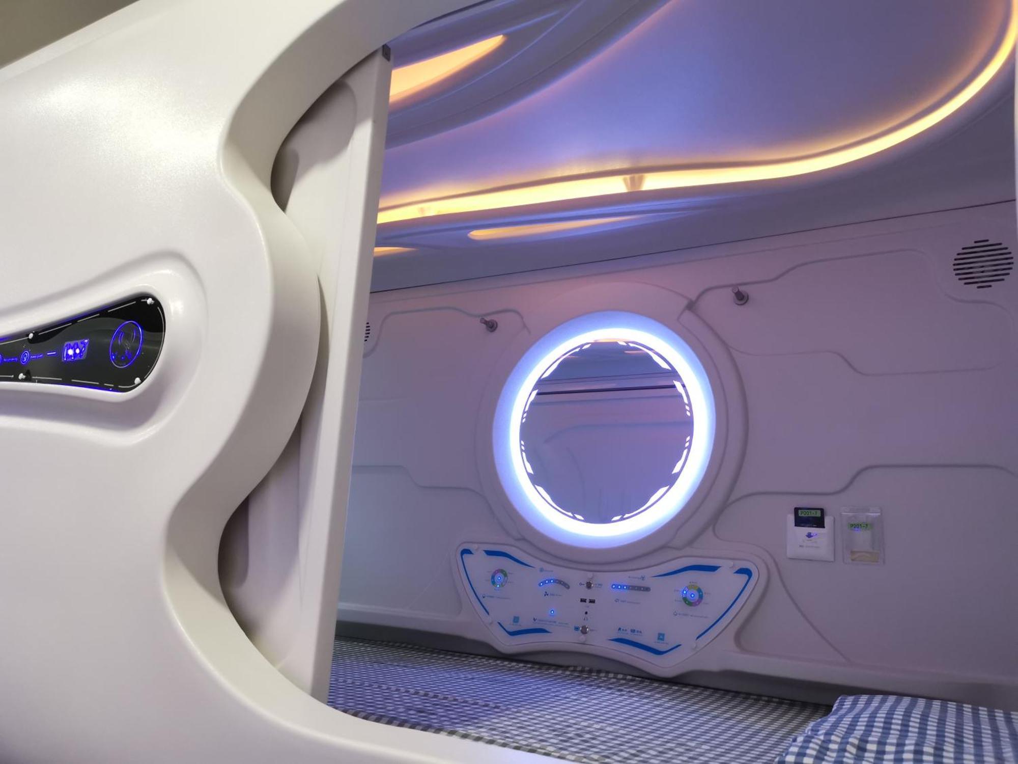 Bunk Bed Female Space capsule Room