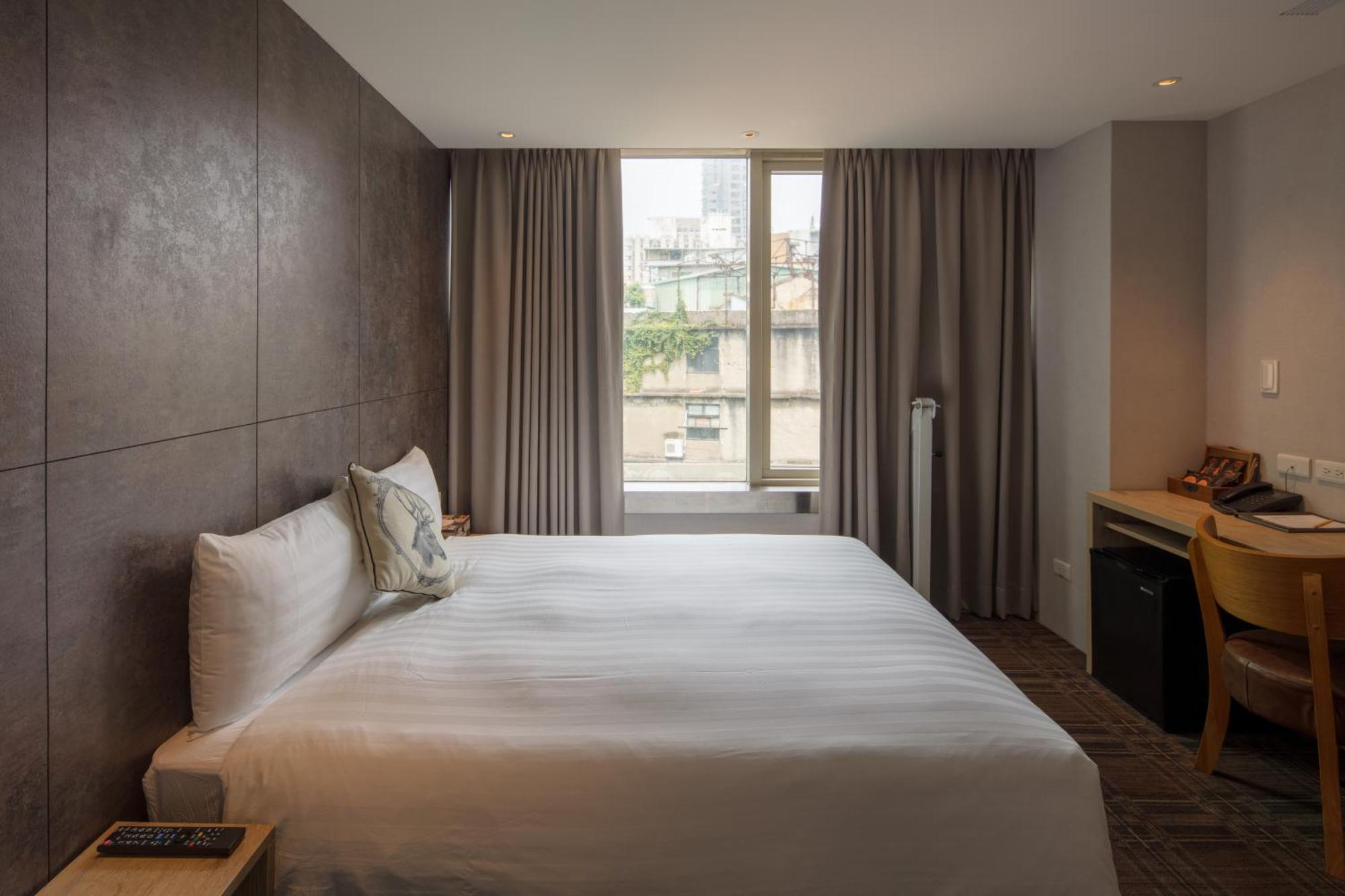 Executive Double Room Bath