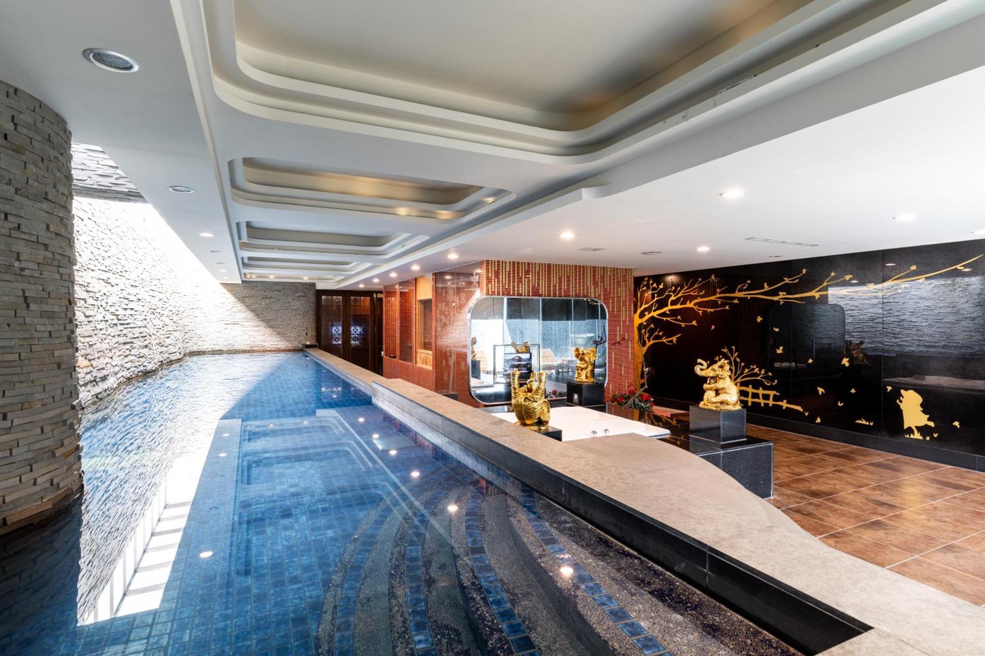 Suite with Private Pool,1628666929:JPEG