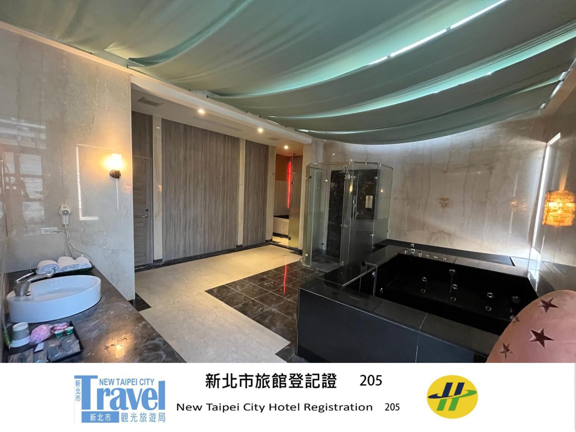 Large Double Room,1681792572:JPEG