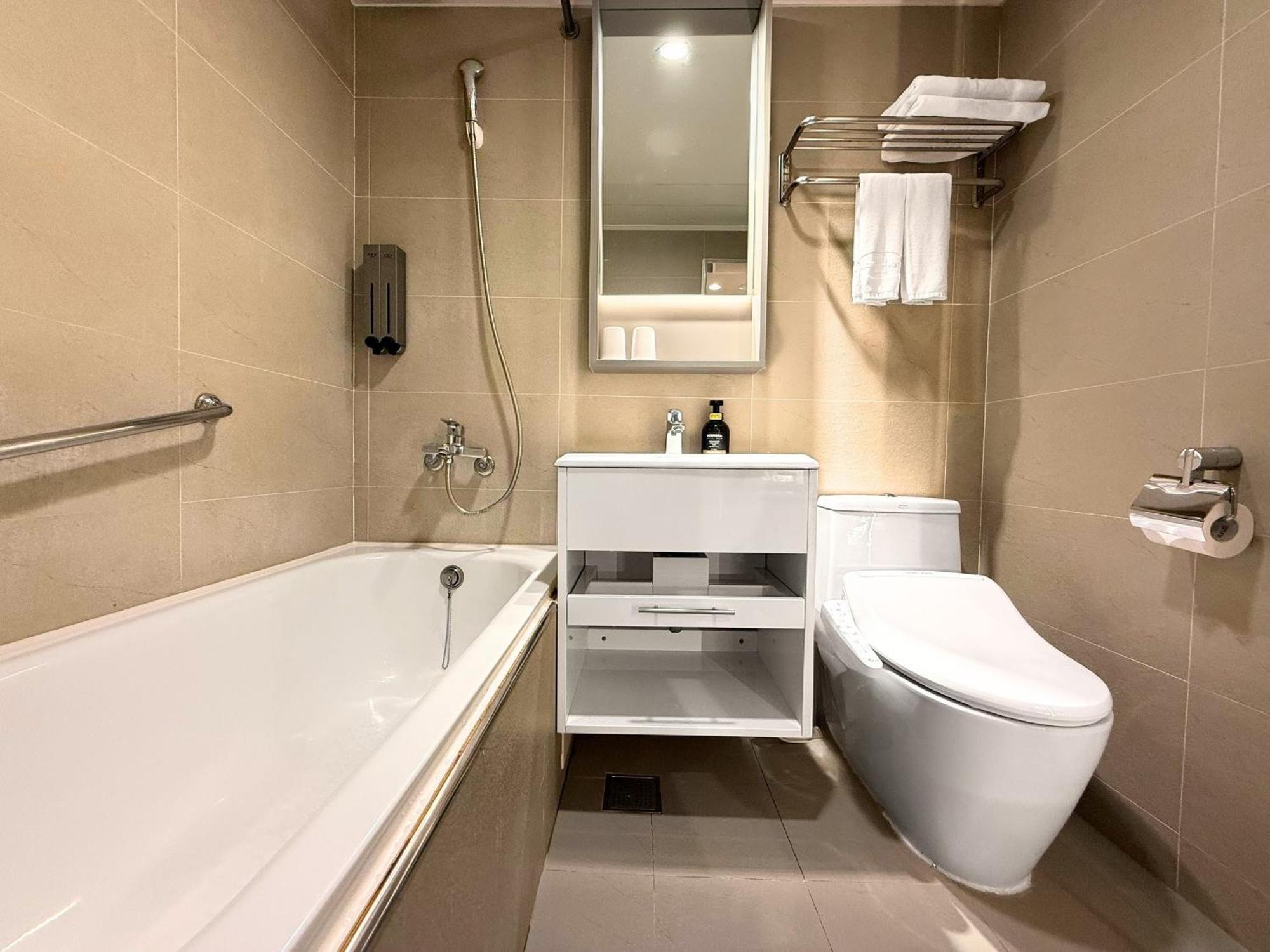 Superior Double Room(Check-in after 21:00)