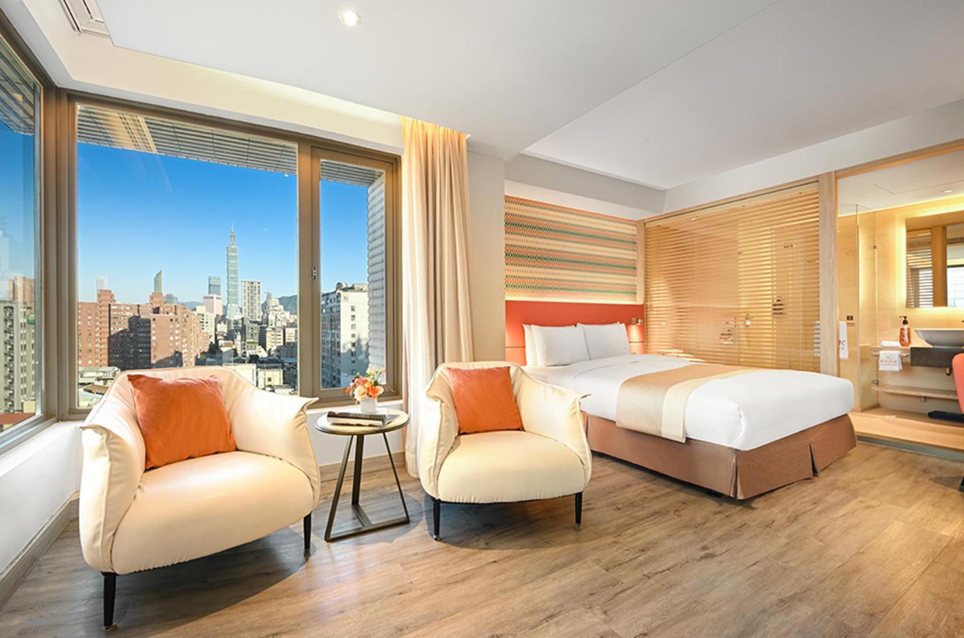 Executive Queen Room with 101 View