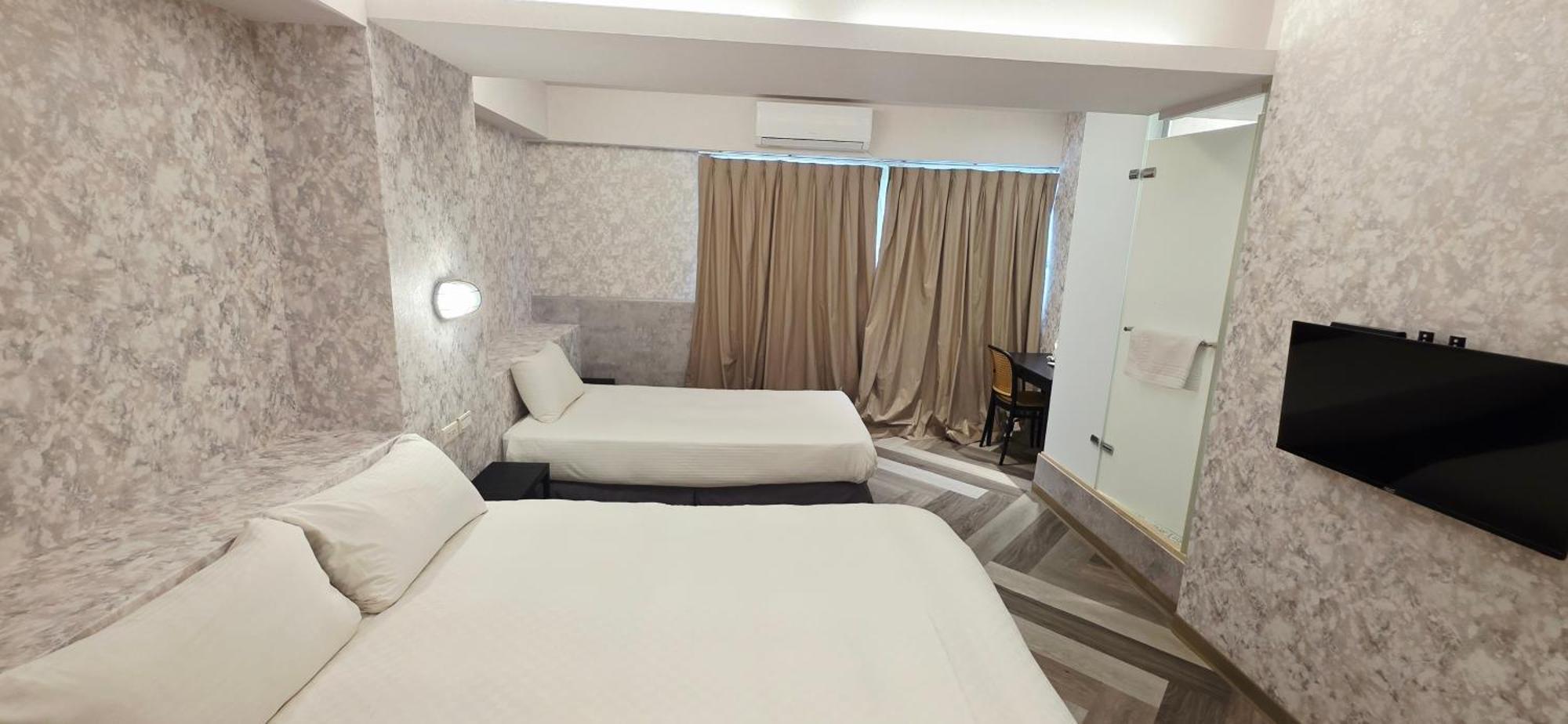 Triple Room With Window