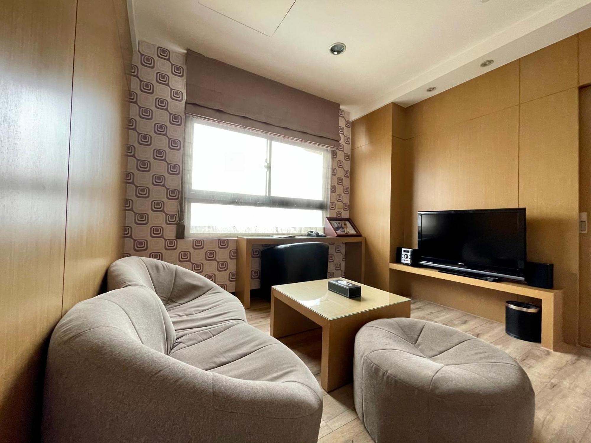 Deluxe Family Room