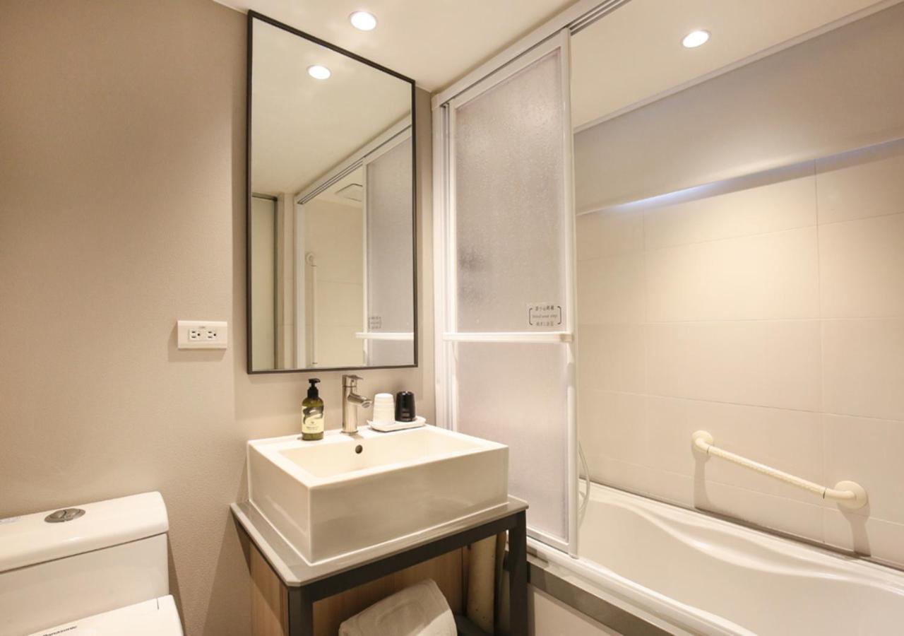 Deluxe Twin Room No Window