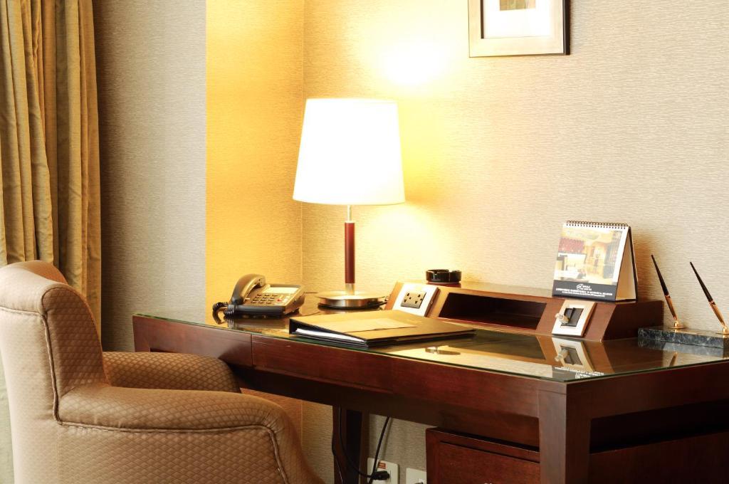 Corner Room with View,701834695:JPEG