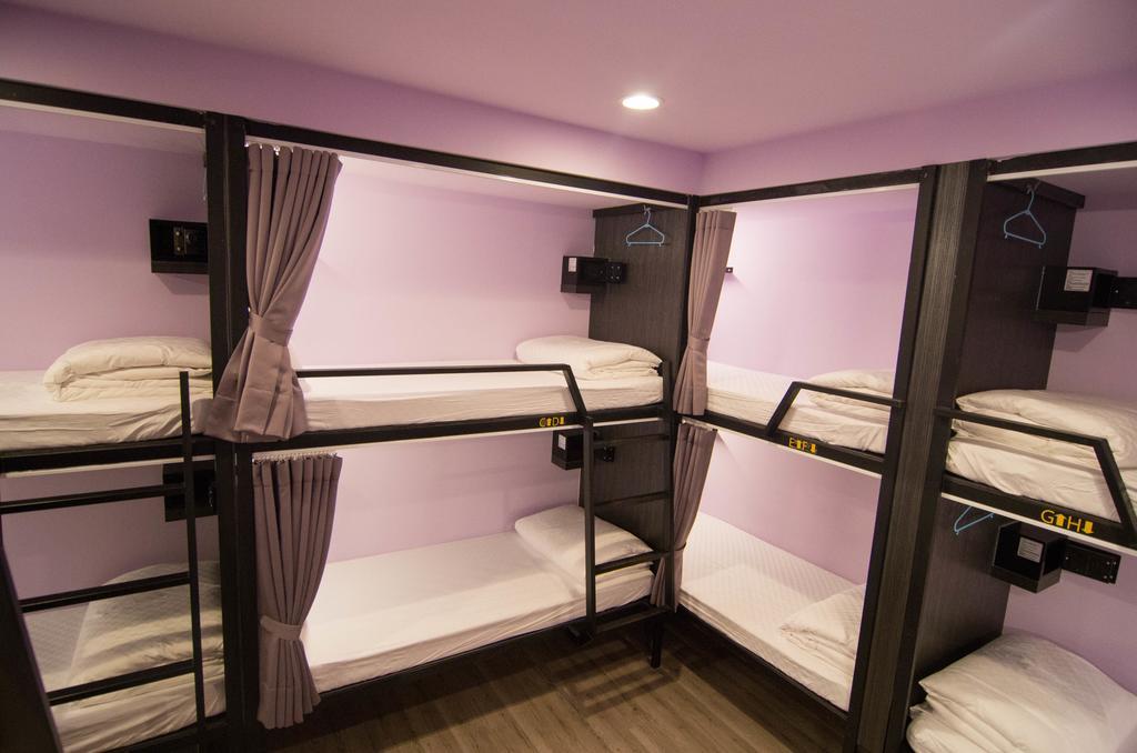 Single Bed in Male Dormitory Room with Shared Bathroom