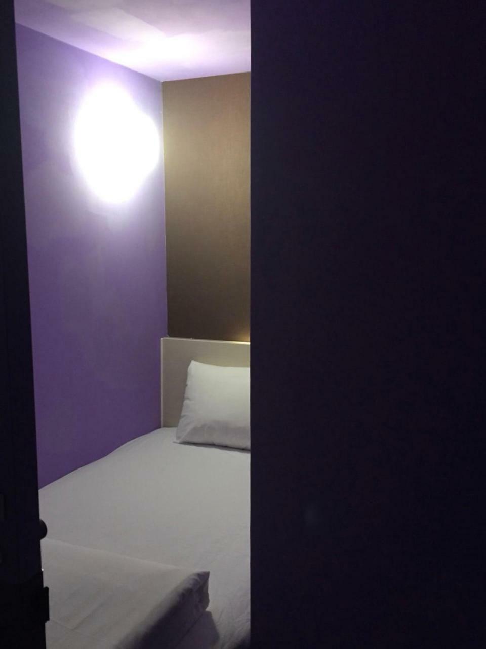 Female Environmental-Friendly Single Room