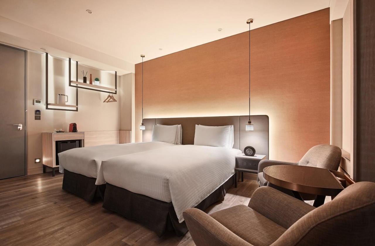 Premier Twin Room City View