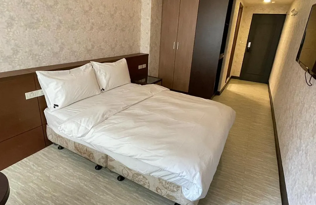 苓旅-站前 Lin Inn Tms-1