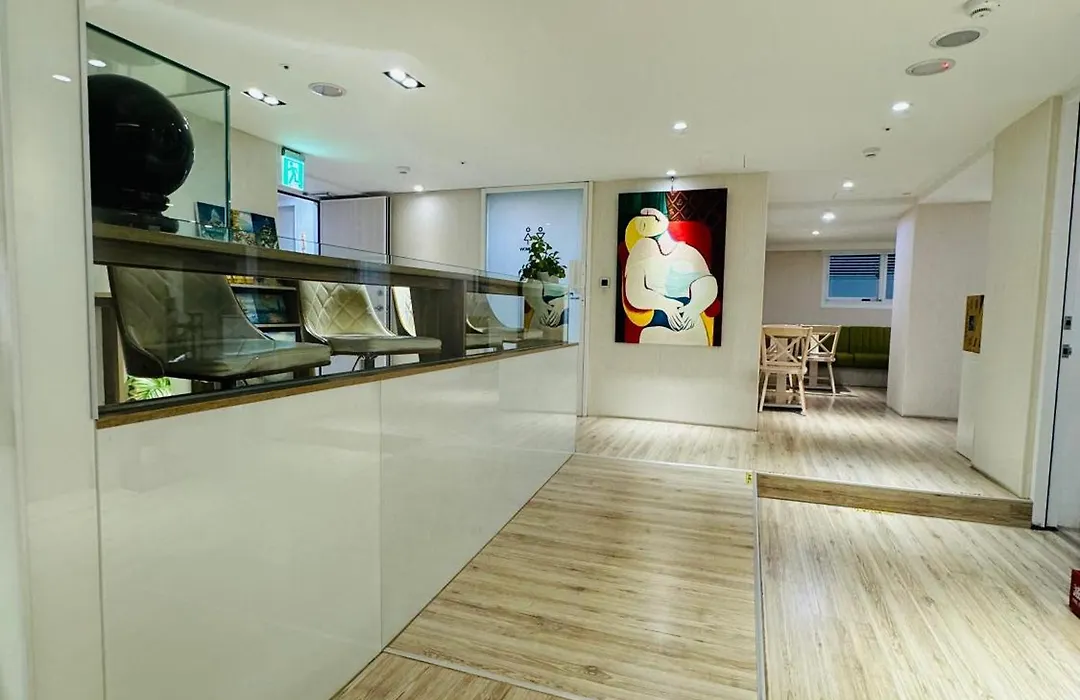 Apause Inn-1