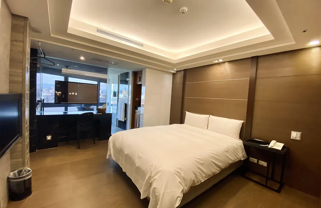 Burgary Hotel-1
