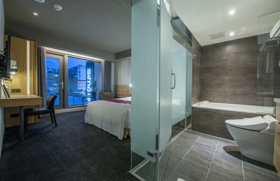 Simple + Hotel-1
