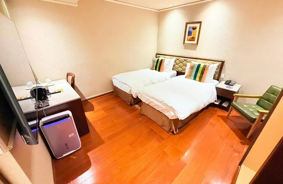 Deja Vu Hotel-1