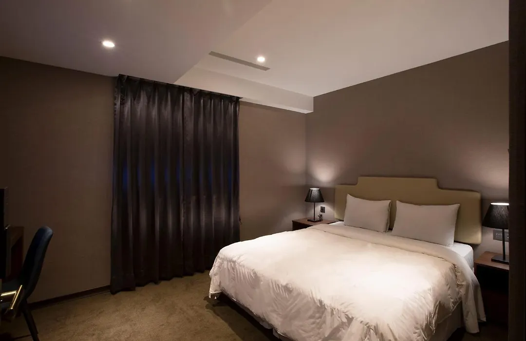 Noble Hotel-1