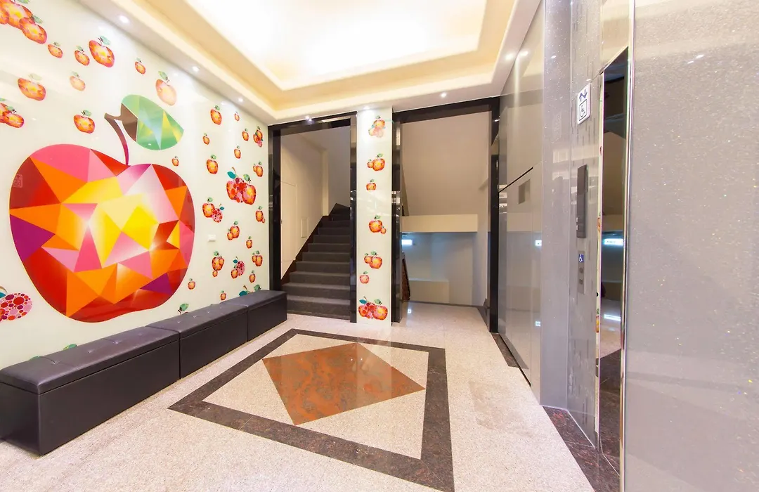 Vintage Apple Hotel-1
