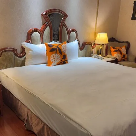 Happiness Hotel-2