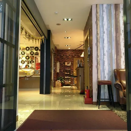Golden Hotel-3