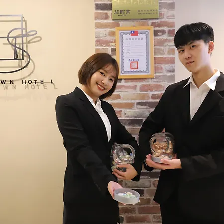 Slow Town Hotel-Reel-3