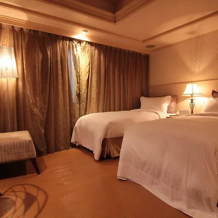 The Moon Hotel-3
